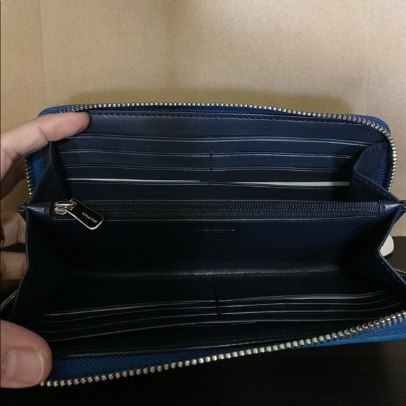 Coach Large Wallet - Picture 2 of 4
